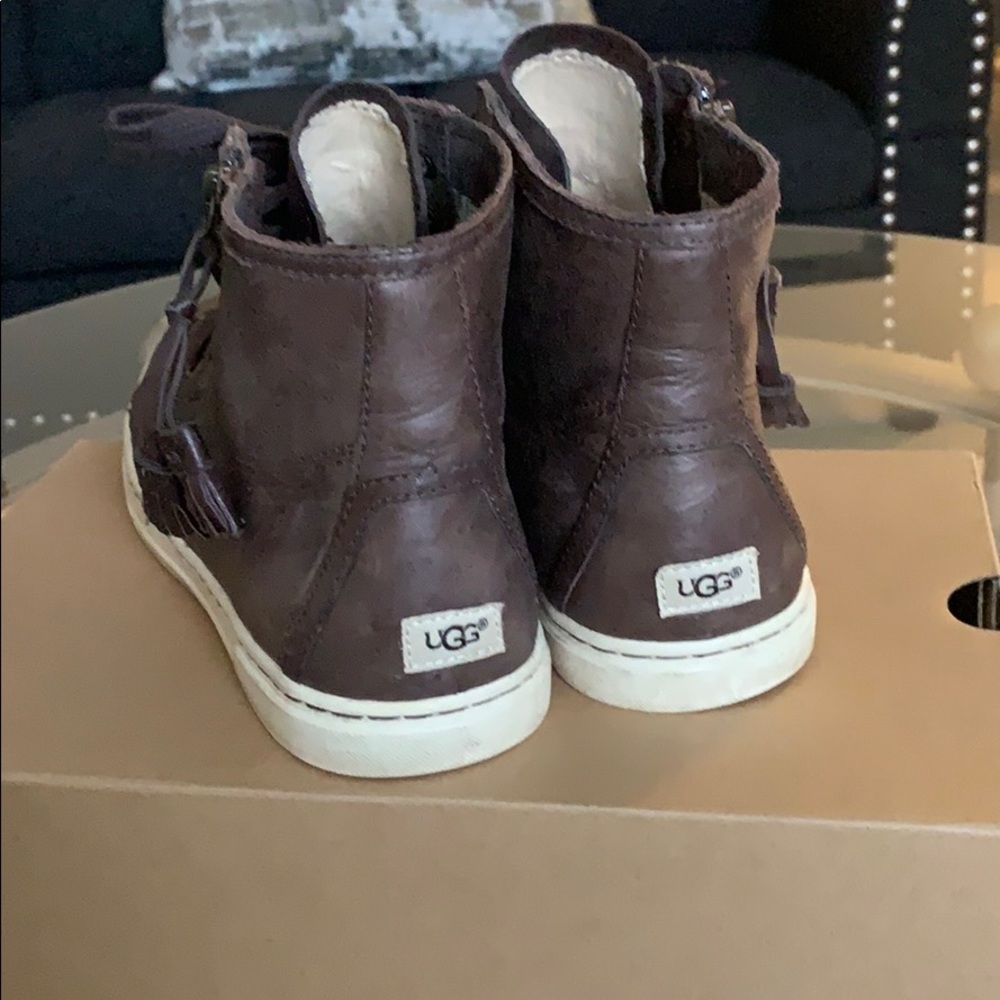 UGG shoes! Blaney sneakers